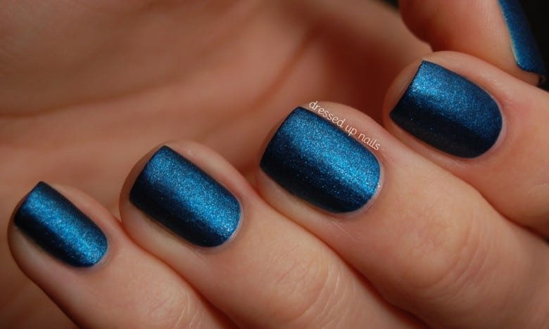 uñas en color azul